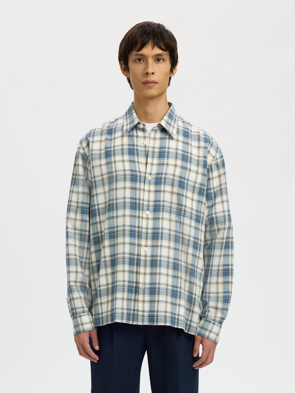 model_shot-front